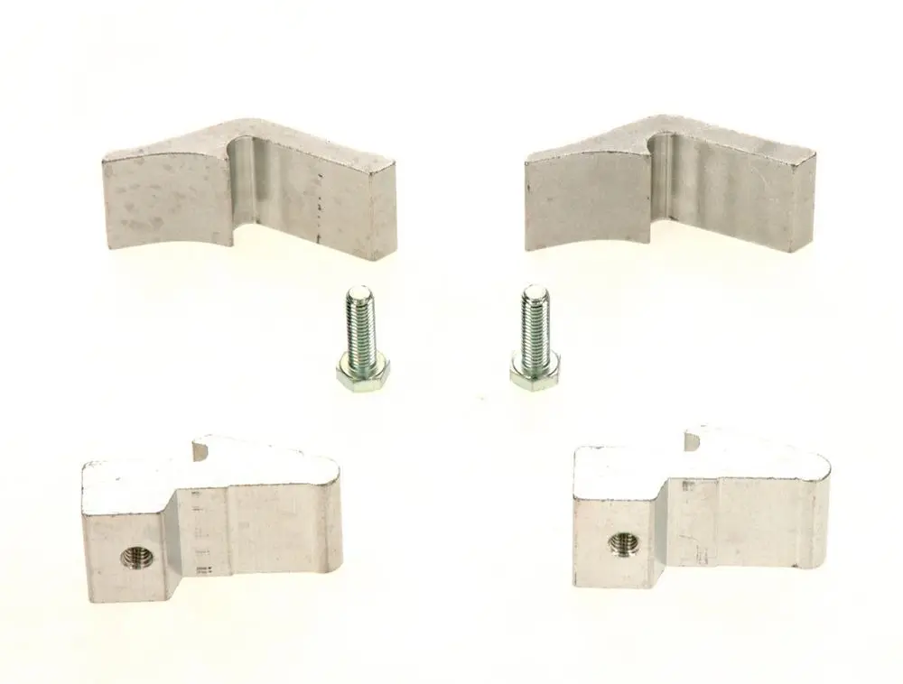 Aluminium-Halteklammern in L-Form mit Schrauben, geeignet für die Befestigung im Bereich der Rauchgasabfuhr. Bosch-Marke erkennbar.